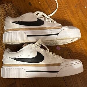 Nike White and Black Sneakers